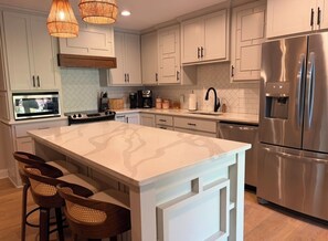 Fridge, microwave, oven, stovetop - Spacious 4 Bed/3 Bath house with pool, fenced backyard, fire pit, covered porch. (St. Simons Island)
