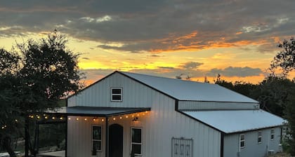 2 Bedroom BNB outside of Dripping Springs at the start of the Texas Hill Country