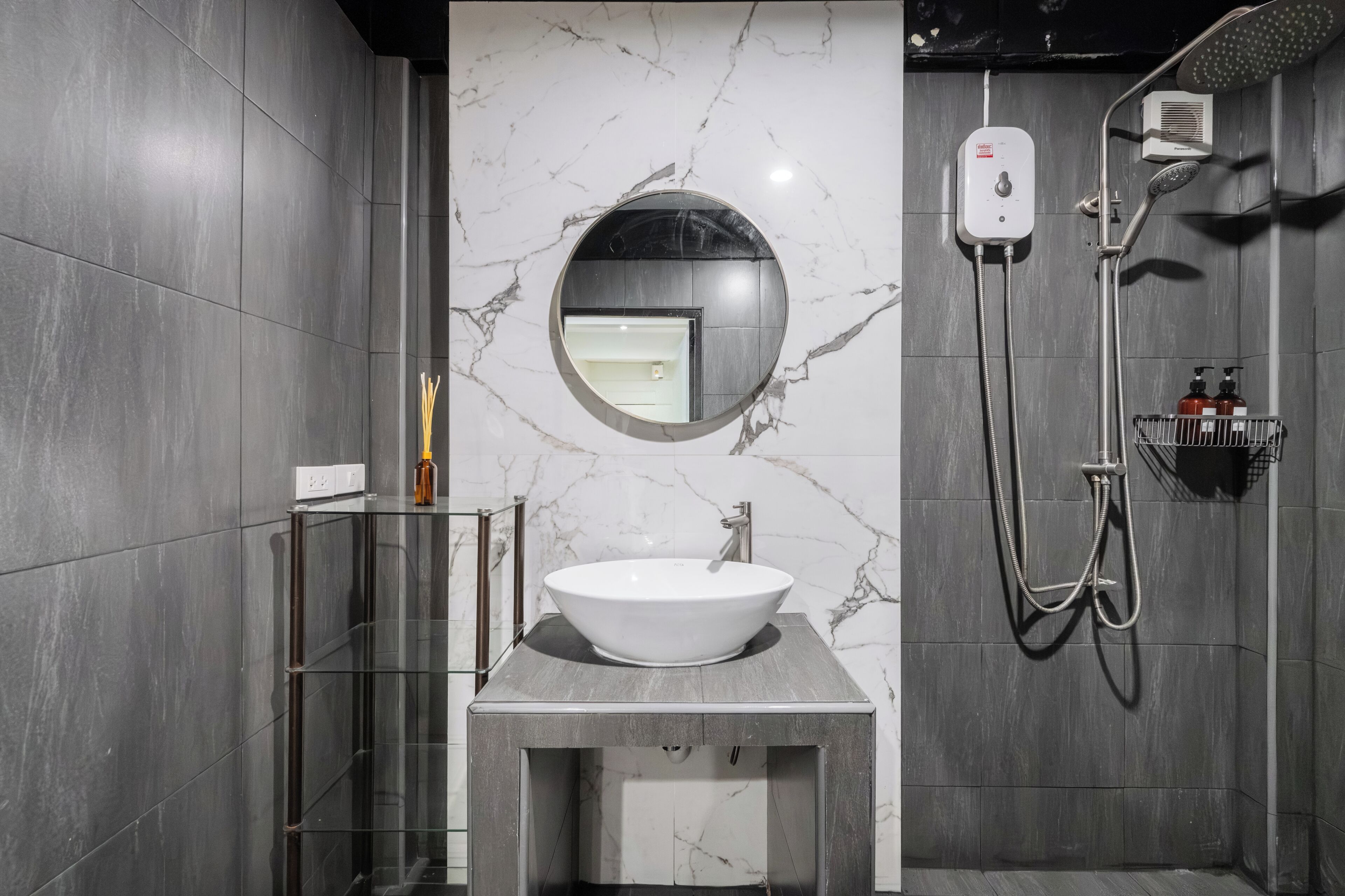 Family Room | Bathroom