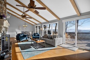 TV, fireplace, books - Grandview | Epic Mtn Views, Moments from Brevard (Pisgah Forest)