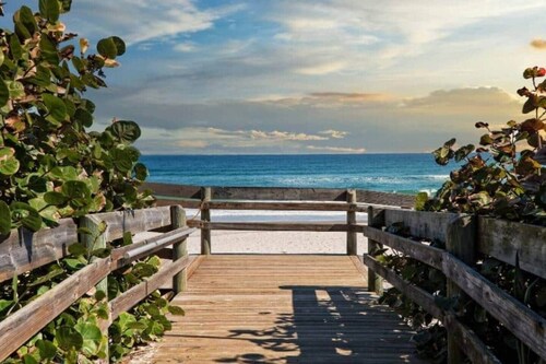 Coastal Getaway: Near FIT, Downtown & Beach