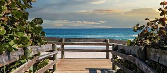 Coastal Getaway: Near FIT, Downtown & Beach