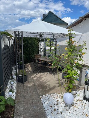 Outdoor dining - Vrbo Property (Zempin)