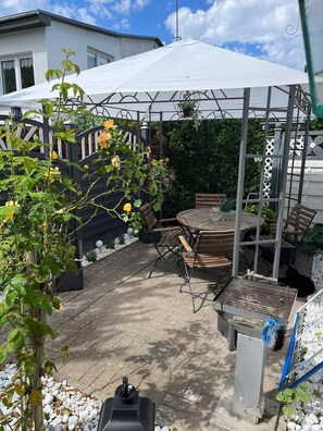 Outdoor dining - Vrbo Property (Zempin)