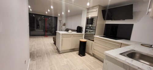 Detached apartment 9 minutes' walk from the station