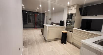 Detached apartment 9 minutes' walk from the station