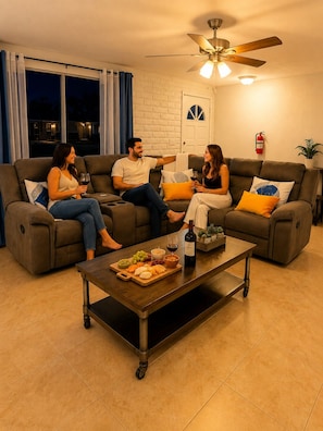 Interior - 5BR Home near UofA & TMC , Sleeps 10. (Tucson)