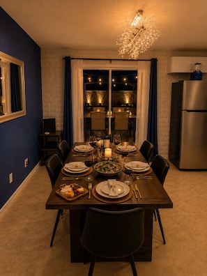 Dining - 5BR Home near UofA & TMC , Sleeps 10. (Tucson)