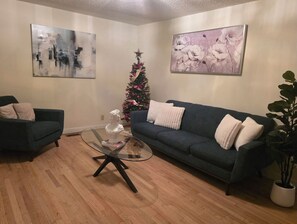 Living area - Warm & Comfortable Stay (Princeville)