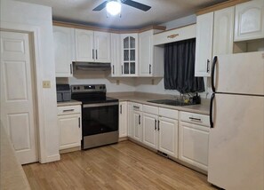 Private kitchen - Warm & Comfortable Stay (Princeville)