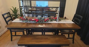 Dining - Warm & Comfortable Stay (Princeville)