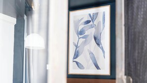 A framed abstract painting on a wall. - Loft de charme avec verriere & poutre authentiques (Paris)