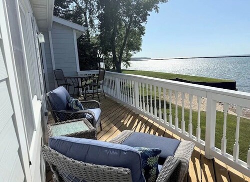 Wonderful 2-bedroom condo on the Lake in charming Port Austin
