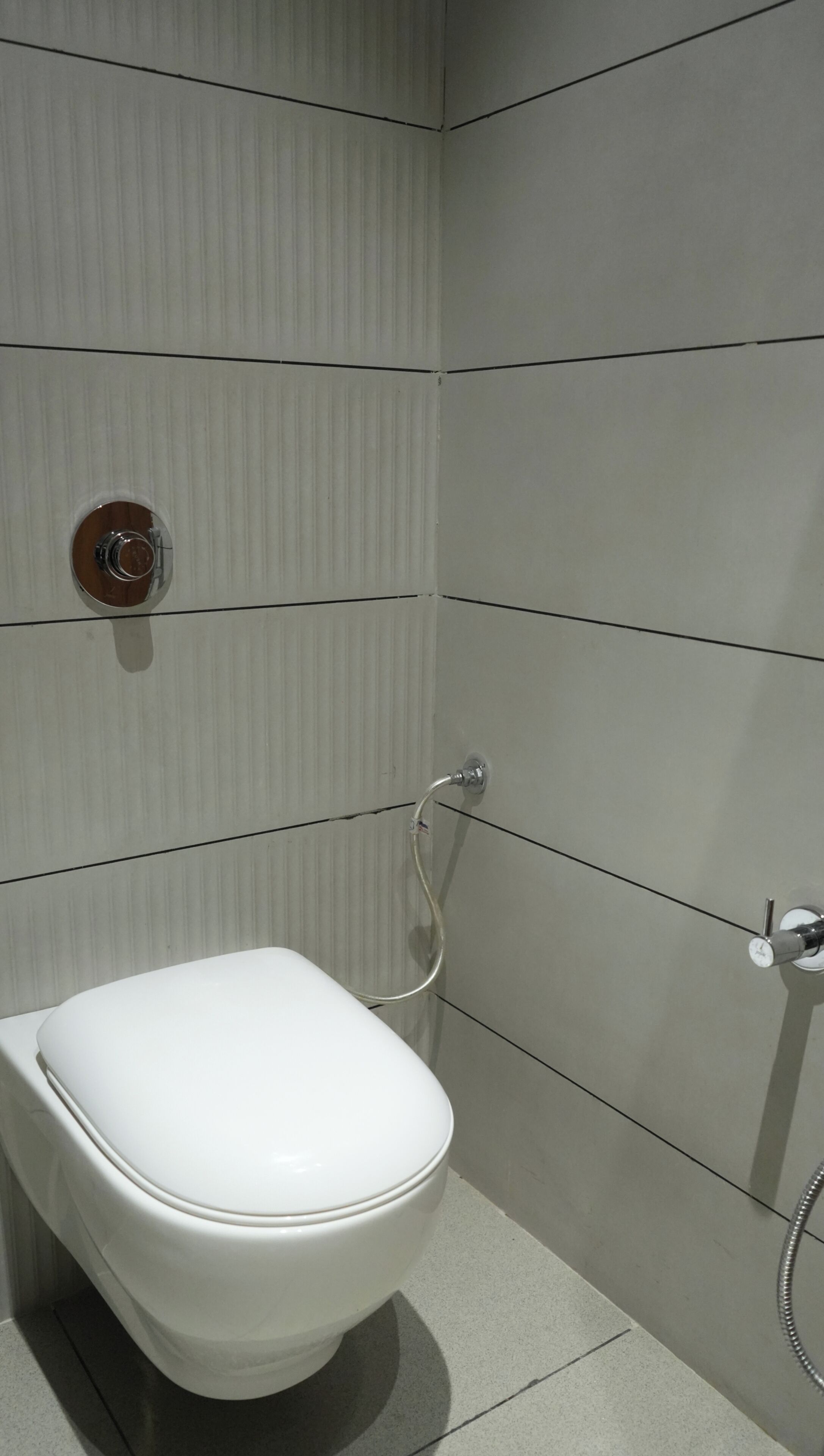Douche, chaussons, serviettes fournies, savon