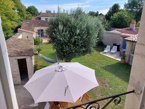 Terrace/patio - A beautiful, very quiet, Charentaise-style property with a large, secure garden. (Aytré)