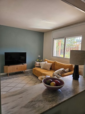 TV - Family home in a wooded area (Llagostera)