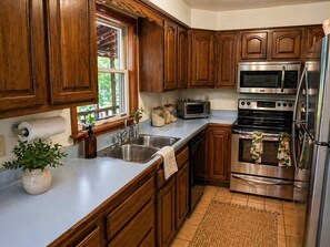 Fridge, microwave, oven, stovetop - Hot Tub, Fire Pit, Deck, Screened Porch & More (Berkeley Springs)