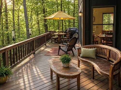 Hot Tub, Fire Pit, Deck, Screened Porch & More