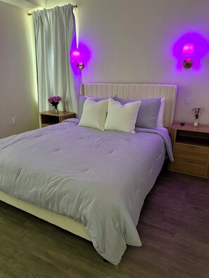2 bedrooms, iron/ironing board, WiFi, bed sheets - 2bed 2bath apartment in Baton Rouge 6 min. from LSU fast WiFi, and free parking (Baton Rouge)