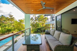 Terrace/patio - Villa Sol y Sombra, 3-bedroom in superb Uvita with pool and comfort (Uvita)