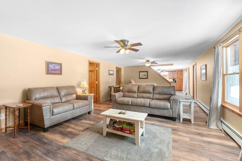 White Mtn Retreat on 78 Acres w/ Private Trails