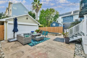 Terrace/patio - Sunshine in Shady Acres!  Walkable and pet-friendly with a hot tub. (Houston)