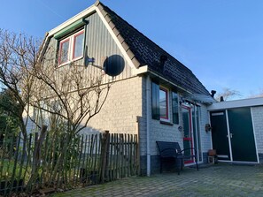 House | Exterior - Holiday Home With Spacious Terrace (Sint Maartensvlotbrug)