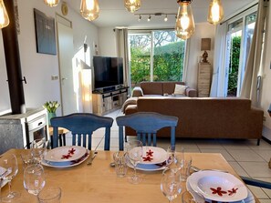 House | Living room - Holiday Home With Spacious Terrace (Sint Maartensvlotbrug)