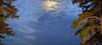 Waterfront Escape on Ossipee Lake with Private Beach — Summer & Winter Fun!