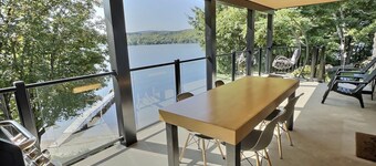 Sir'Eau d'érable | Imprenable view | Private dock and intimate grounds | Waterfront