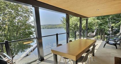Sir'Eau d'érable | Imprenable view | Private dock and intimate grounds | Waterfront