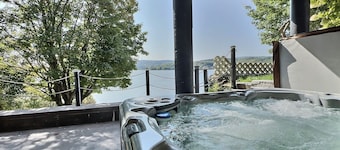 Sir'Eau d'érable | Imprenable view | Private dock and intimate grounds | Waterfront