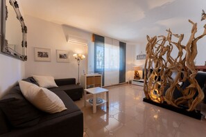 Living area - Stella Cadente – Sea view retreat just steps from the beach (Golfo Aranci)