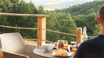 Romantisch huisje, uitzicht op heuvels | Terras