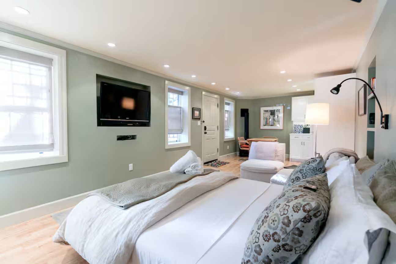 1 slaapkamer, een strijkplank/strijkijzer, wifi, beddengoed