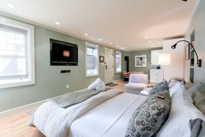 1 slaapkamer, een strijkplank/strijkijzer, wifi, beddengoed