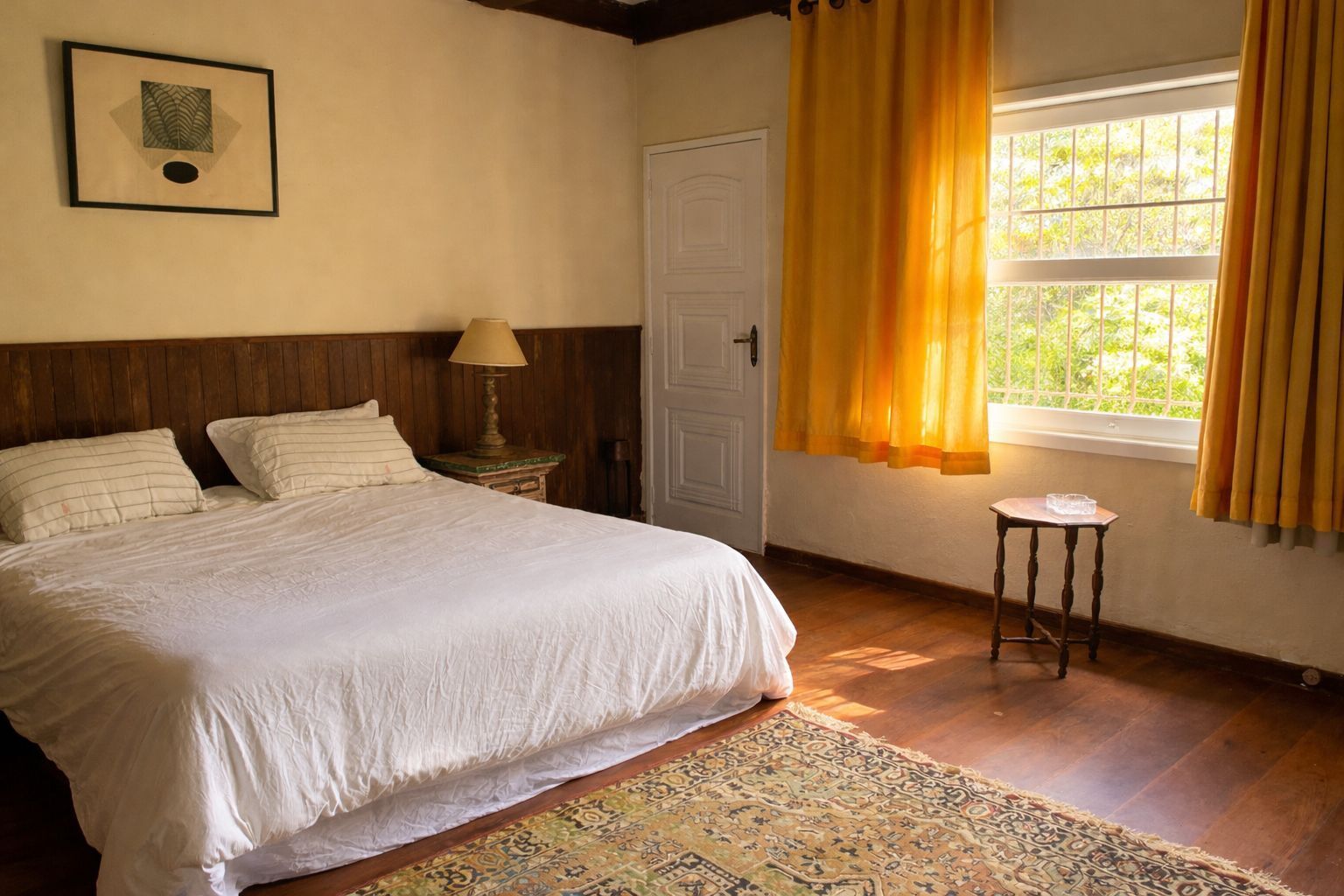 Chambre de base double, salle de bain attenante, vue sur le jardin