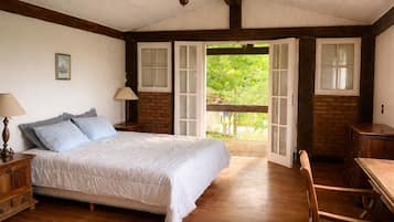 Familie chalet, balkon, uitzicht op tuin | Badkamer