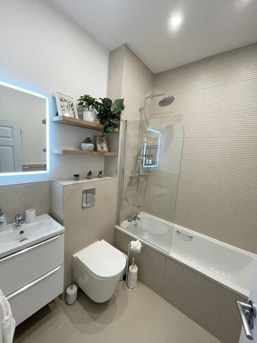 Stylish City Retreat 3 - super king bed