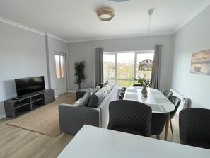 Smart TV - Stylish City Retreat 3 - super king bed (Galway)