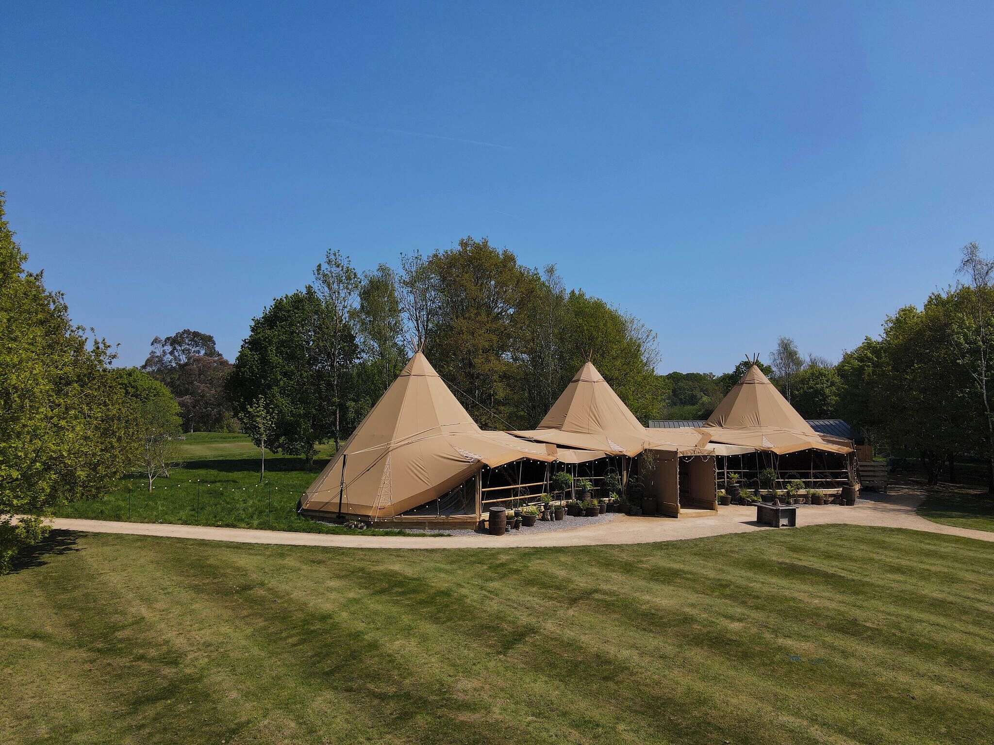 المنطقة المحيطة بالمنشأة