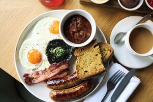 Desayuno inglés todos los días (con cargo)