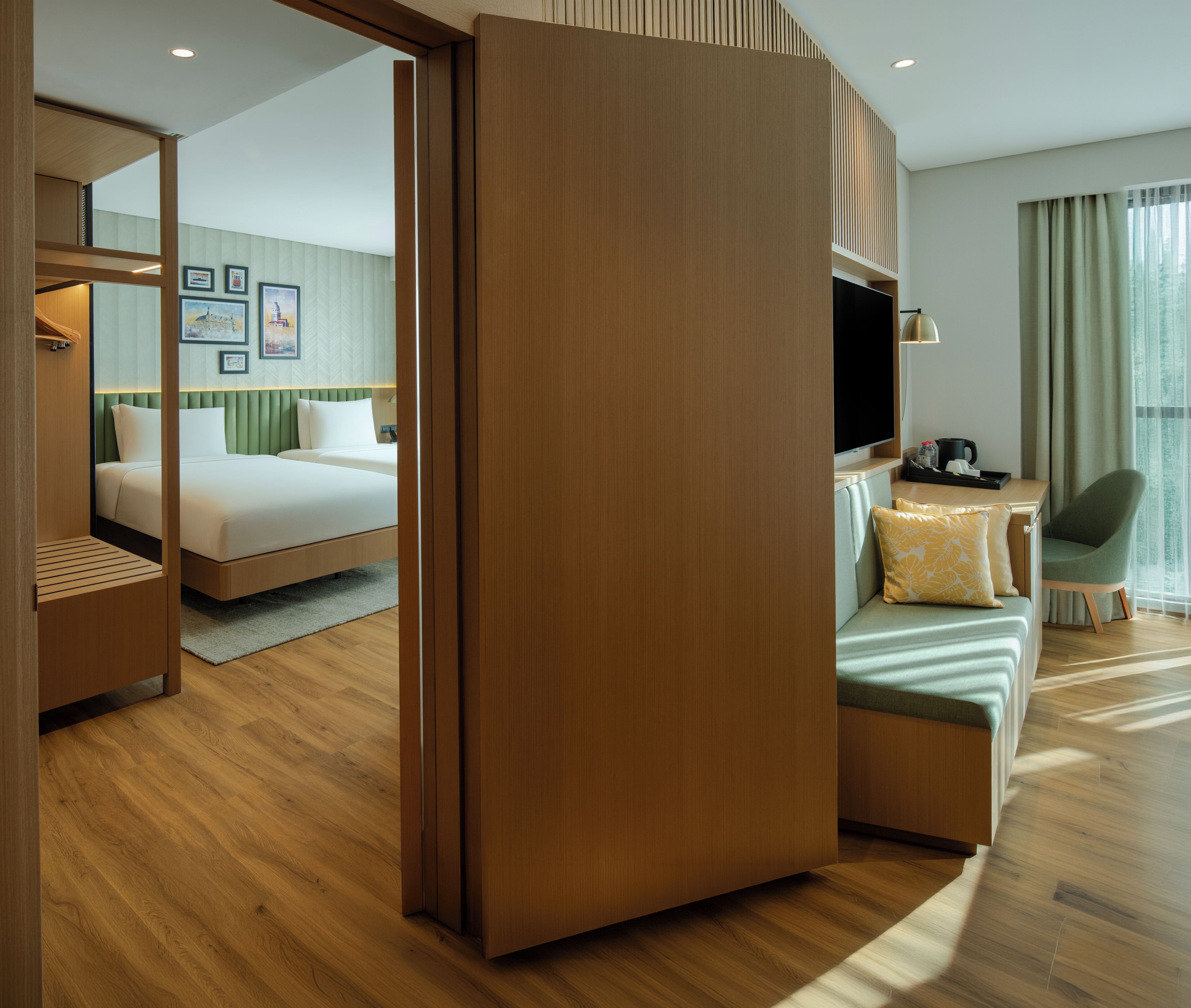 Family Room, 1 King Bed, Connecting Rooms