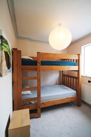 4 bedrooms, iron/ironing board, free WiFi, bed sheets