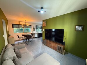 Living area - Modern Elegant Apartment in Escalón | Prime Location & Parking (San Salvador)