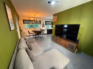 Living area - Modern Elegant Apartment in Escalón | Prime Location & Parking (San Salvador)
