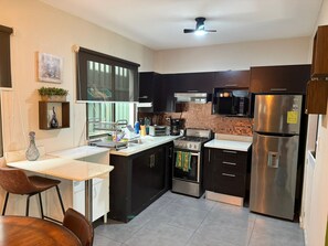 Private kitchen - Modern Elegant Apartment in Escalón | Prime Location & Parking (San Salvador)