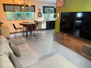 Living area - Modern Elegant Apartment in Escalón | Prime Location & Parking (San Salvador)