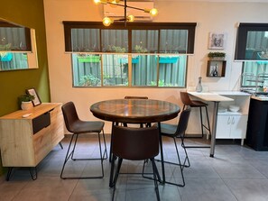 Dining - Modern Elegant Apartment in Escalón | Prime Location & Parking (San Salvador)