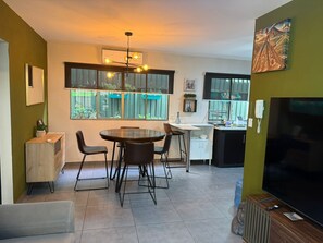 Living area - Modern Elegant Apartment in Escalón | Prime Location & Parking (San Salvador)